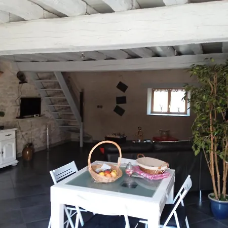 L'Ecurie De Lili Entre Bourges Et Sancerre Apartment Azy Exterior photo