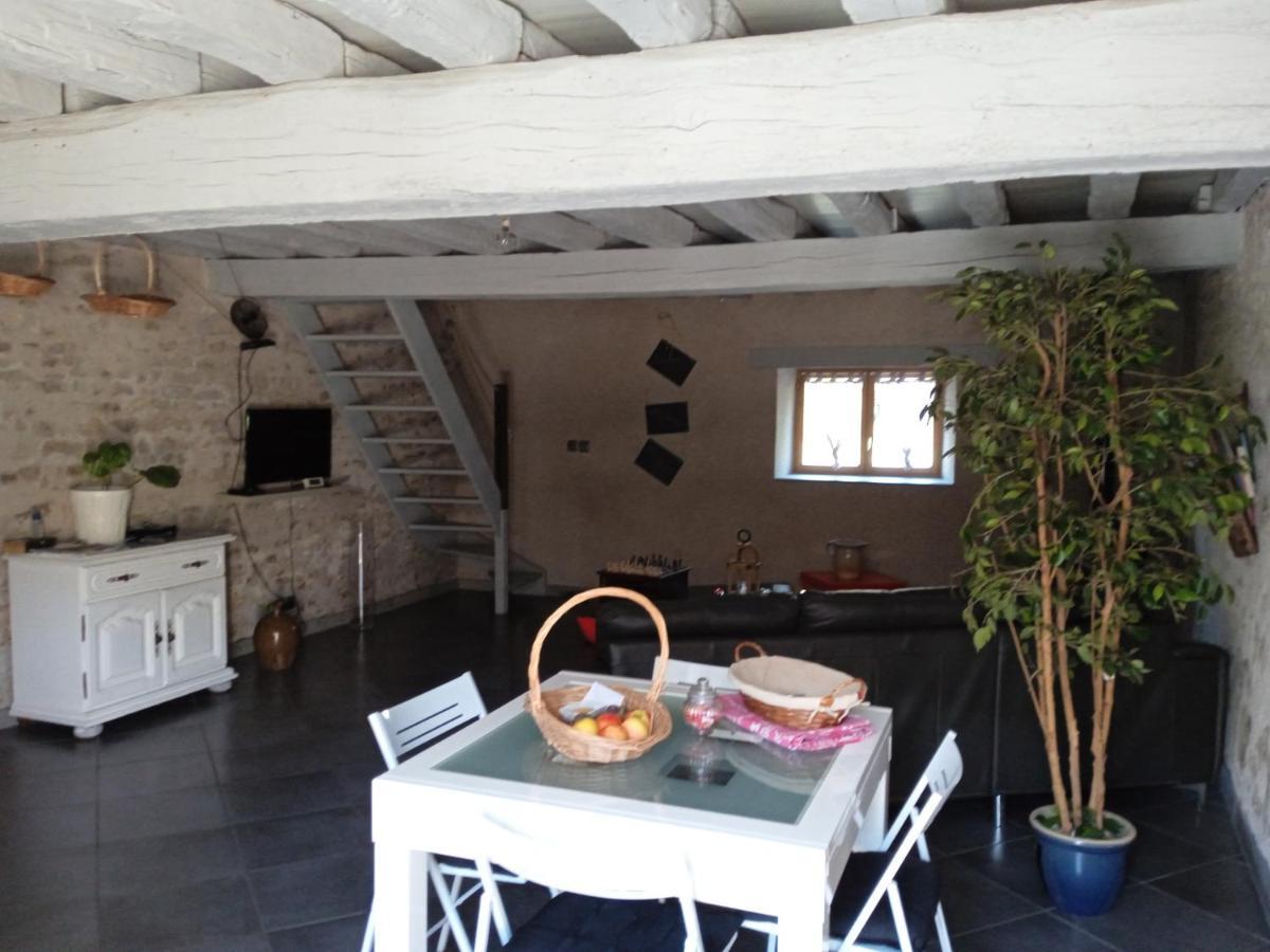 L'ecurie De Lili Entre Bourges Et Sancerre Apartment